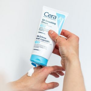 کرم مرطوب کننده پوست مدل SA Smoothing Cream برند سراوی SERAVE